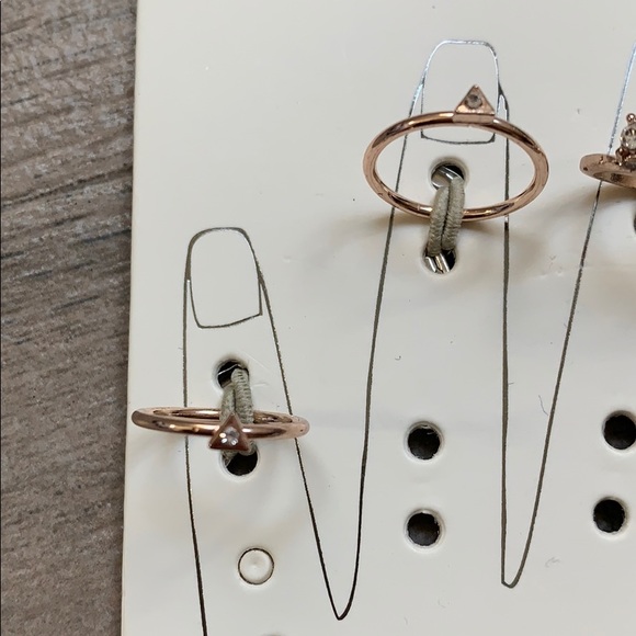 Lovisa 4 piece ring set - Picture 2 of 4